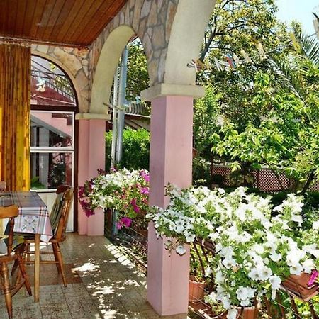 Apartments Pavlina Стариград-Пакленица Екстериор снимка